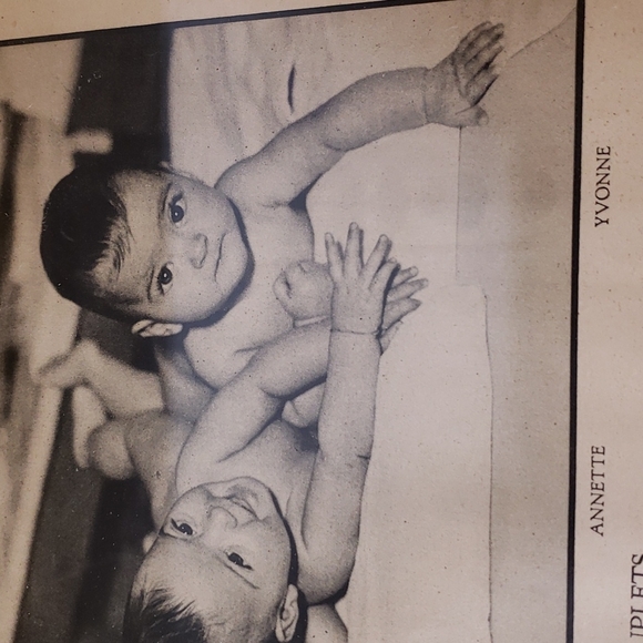 DIONNE QUINTUPLETS- INFANCY FRAMED PHOTO - Picture 5 of 9